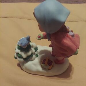 Avon 1986 Porcelain Figurine,  We wish you a Merry Christmas Music Box